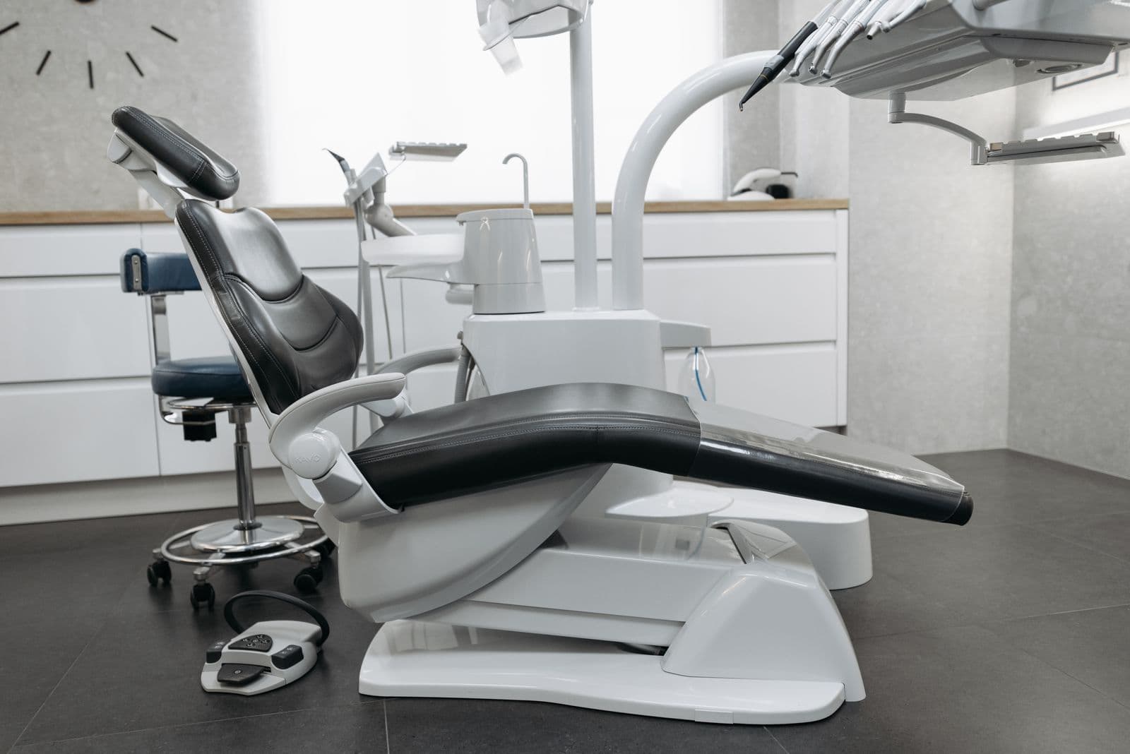 Cadeira e equipamento odontológico